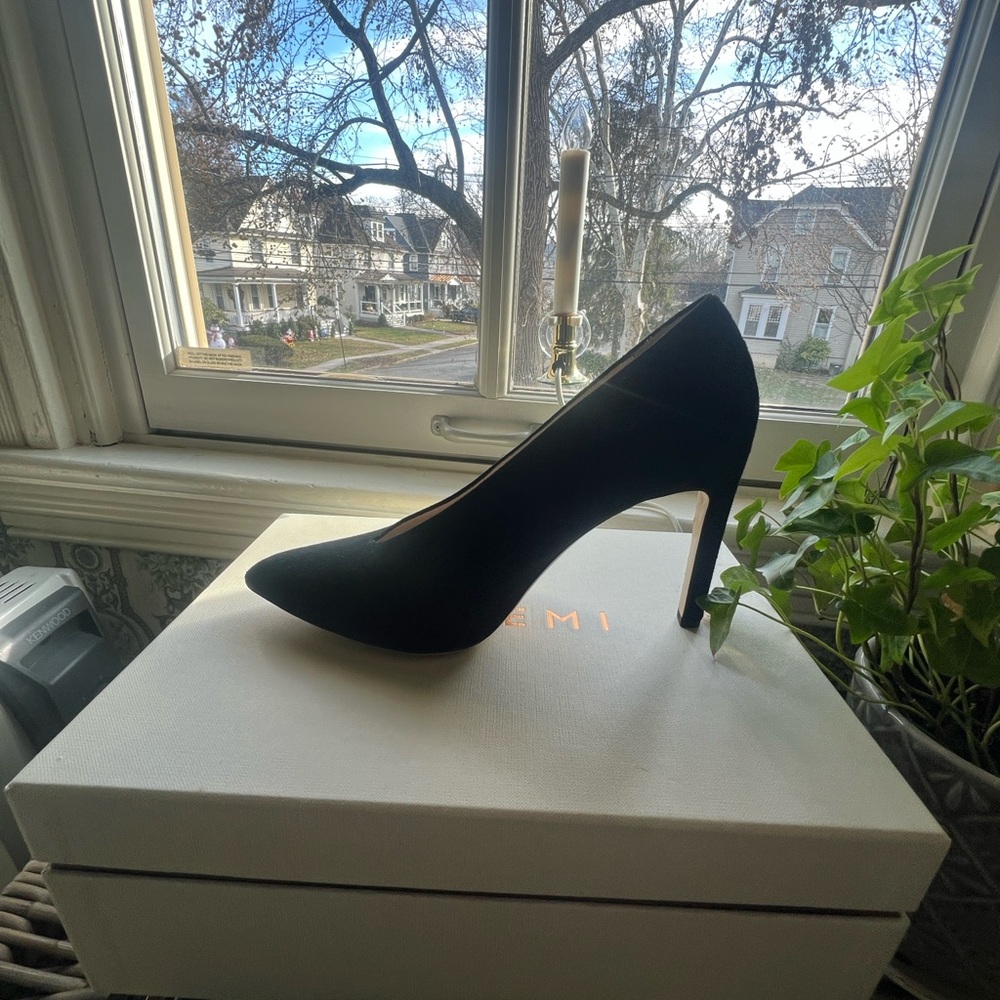 M. Gemi  Classic Black suade Heels. Like new.